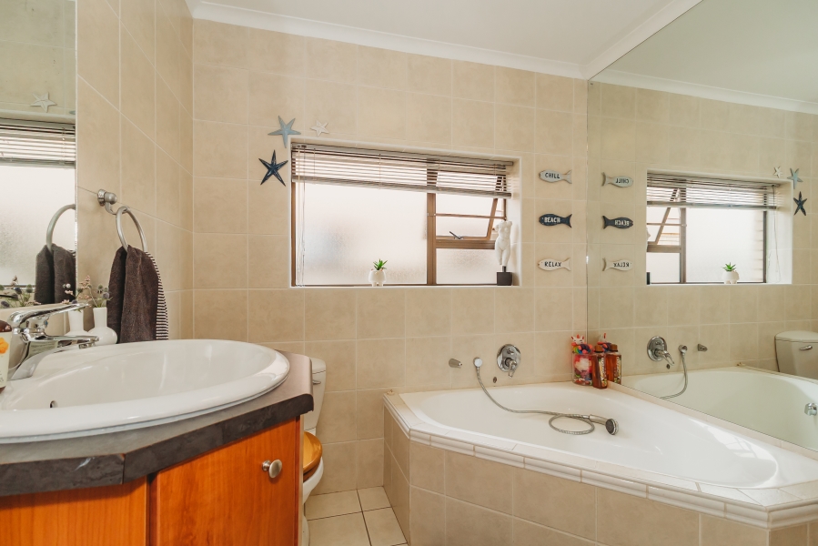 2 Bedroom Property for Sale in Heather Park Western Cape